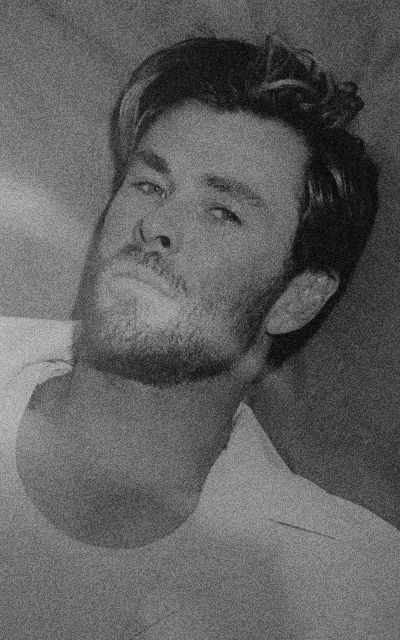 Chris Hemsworth EyjP2Nrc_o