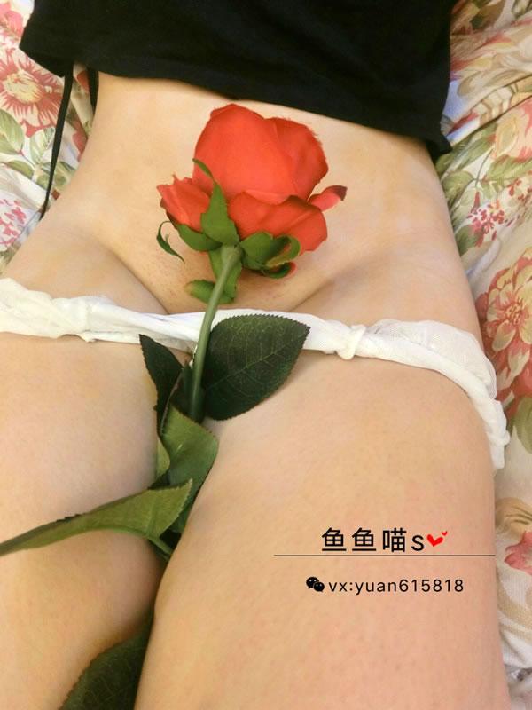 微博鱼鱼喵s价值100元玫瑰花露出套图(19)