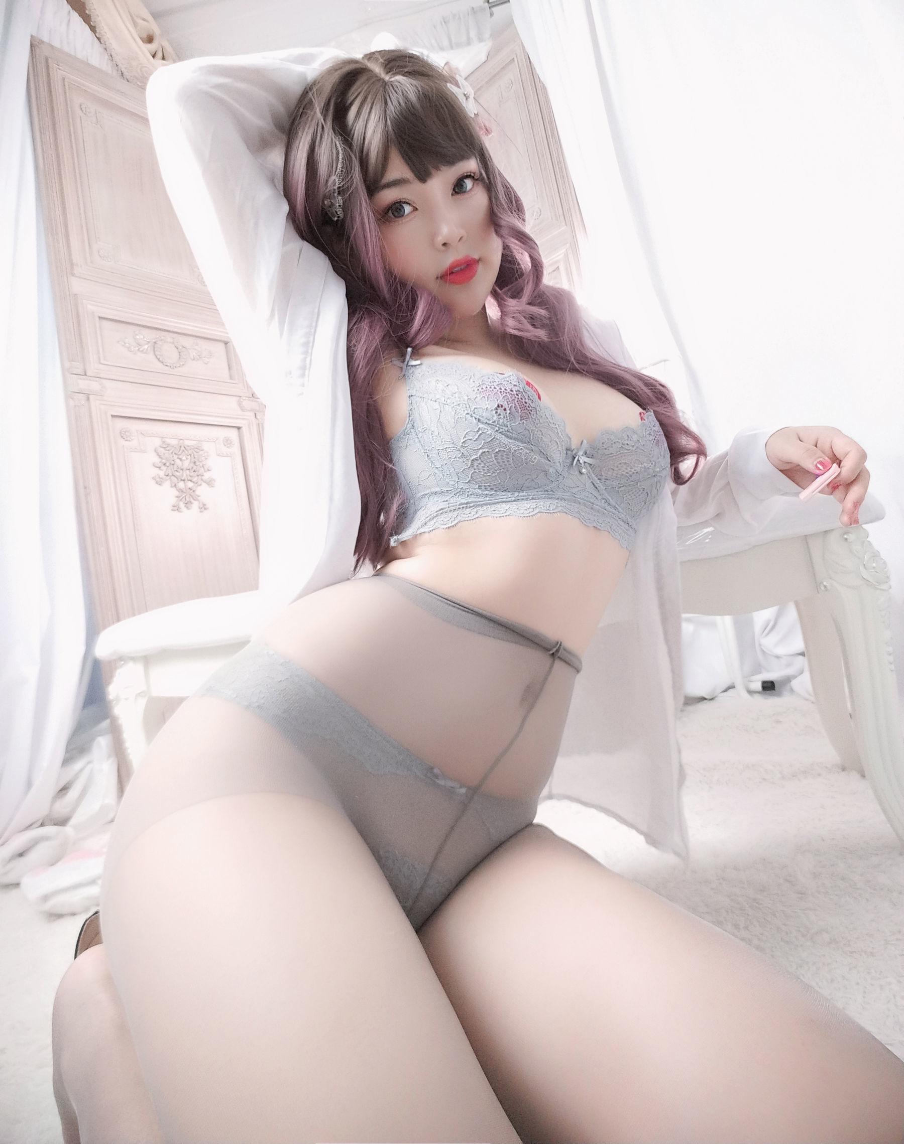 [网红COSER] 萌系小姐姐-白烨- – 秘书的私人时间 写真集(43)