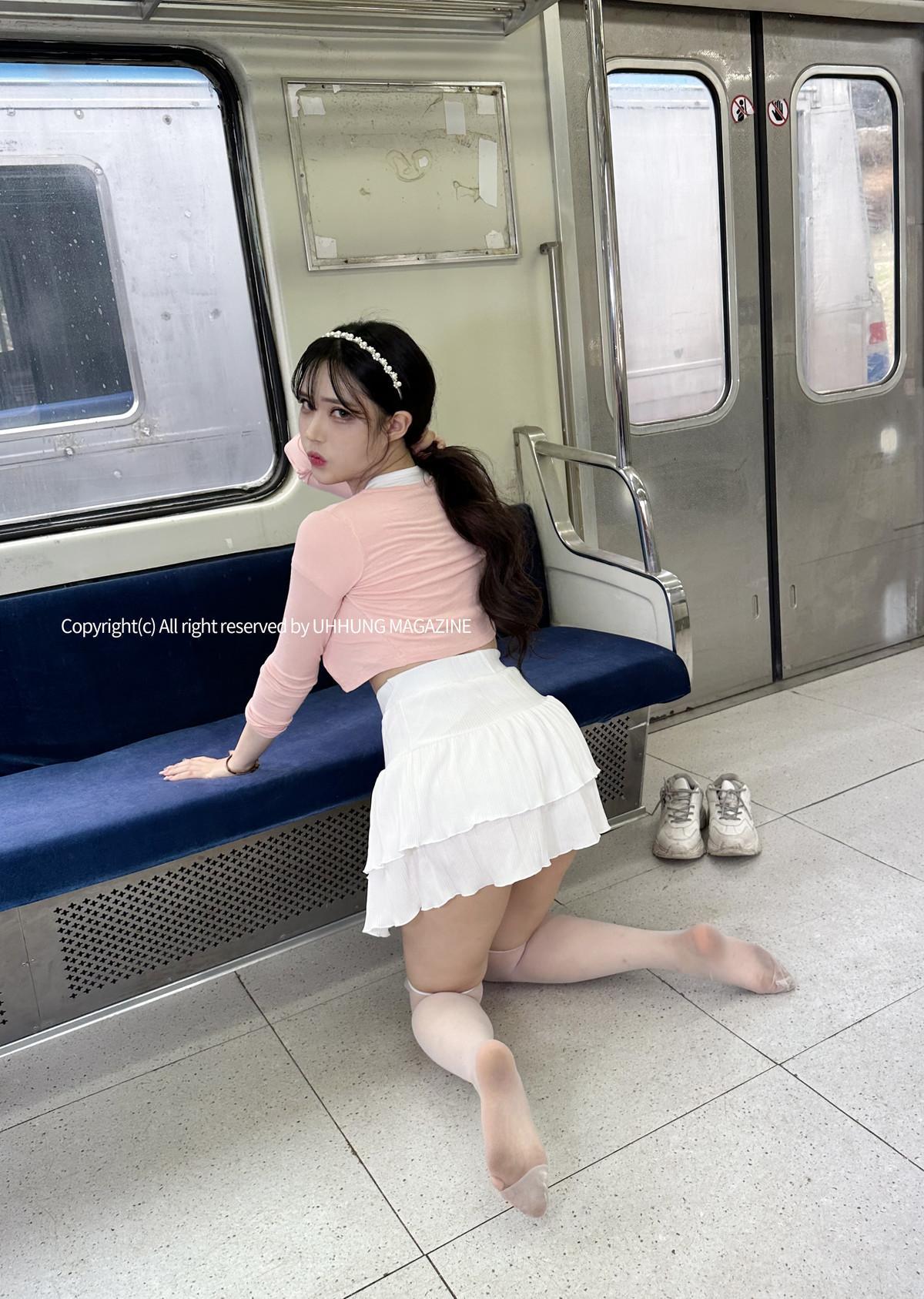 Hani 하니, UHHUNG Magazine “The Girlfriend on The Subway” Set.02(18)