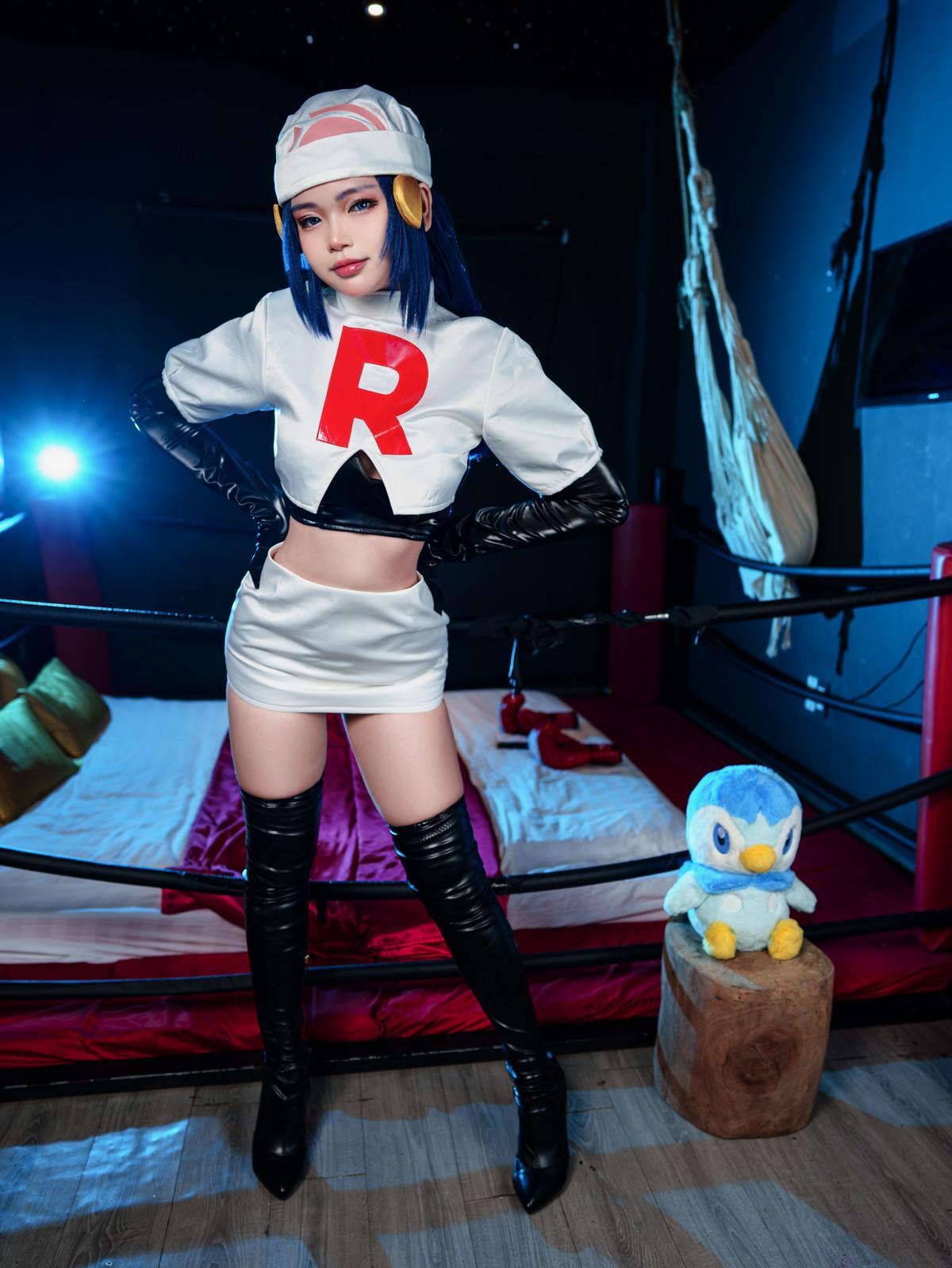 Cosplay ZinieQ Dawn Pokemon in Team Rocket Costume(2)