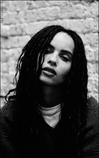 Zoe Kravitz GmMOaUoJ_o