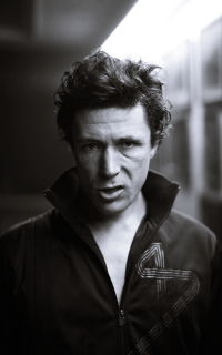 Aidan Gillen FHTY9GPs_o