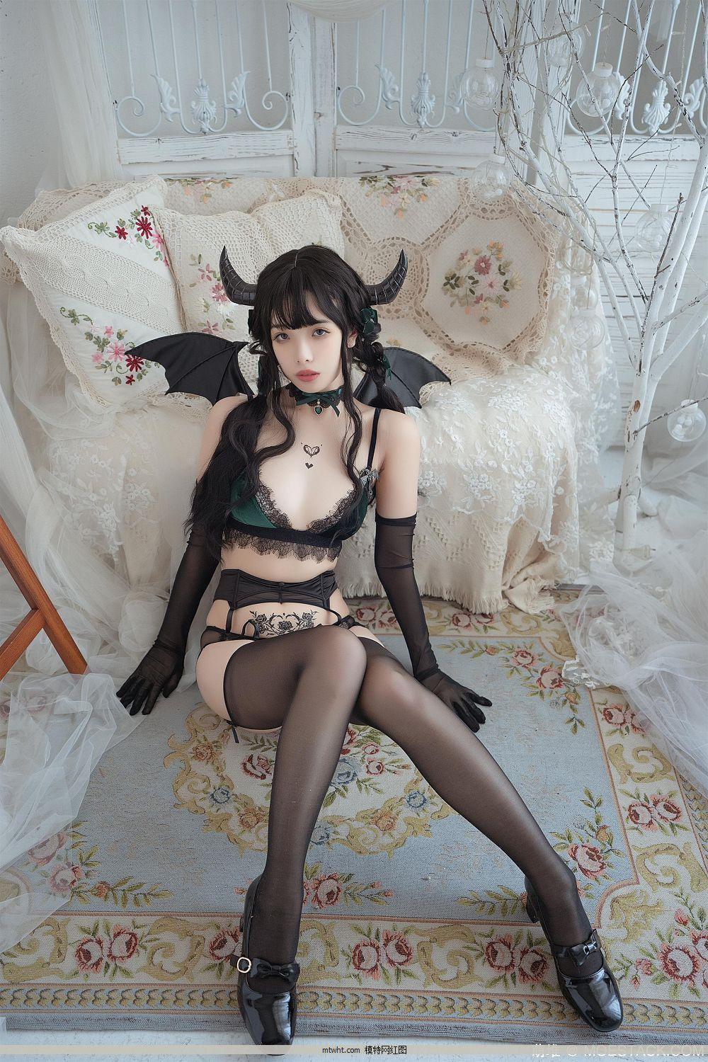 微博红人Coser2.5次元写真@雯妹 NO.021 魅魔本 Proud devil[50P](38)