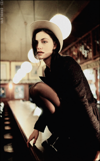 Phoebe Tonkin GMTKhlZB_o