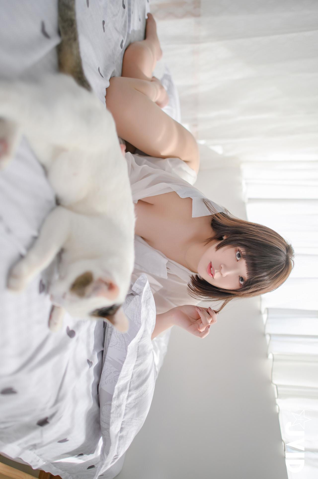 JVID Ruru茹茹 H級豪巨乳 寄宿家中的前同事－茹茹，一早醒來就衣衫不整！豪乳在眼前晃的我頭好暈啊～～～ Set.03(33)