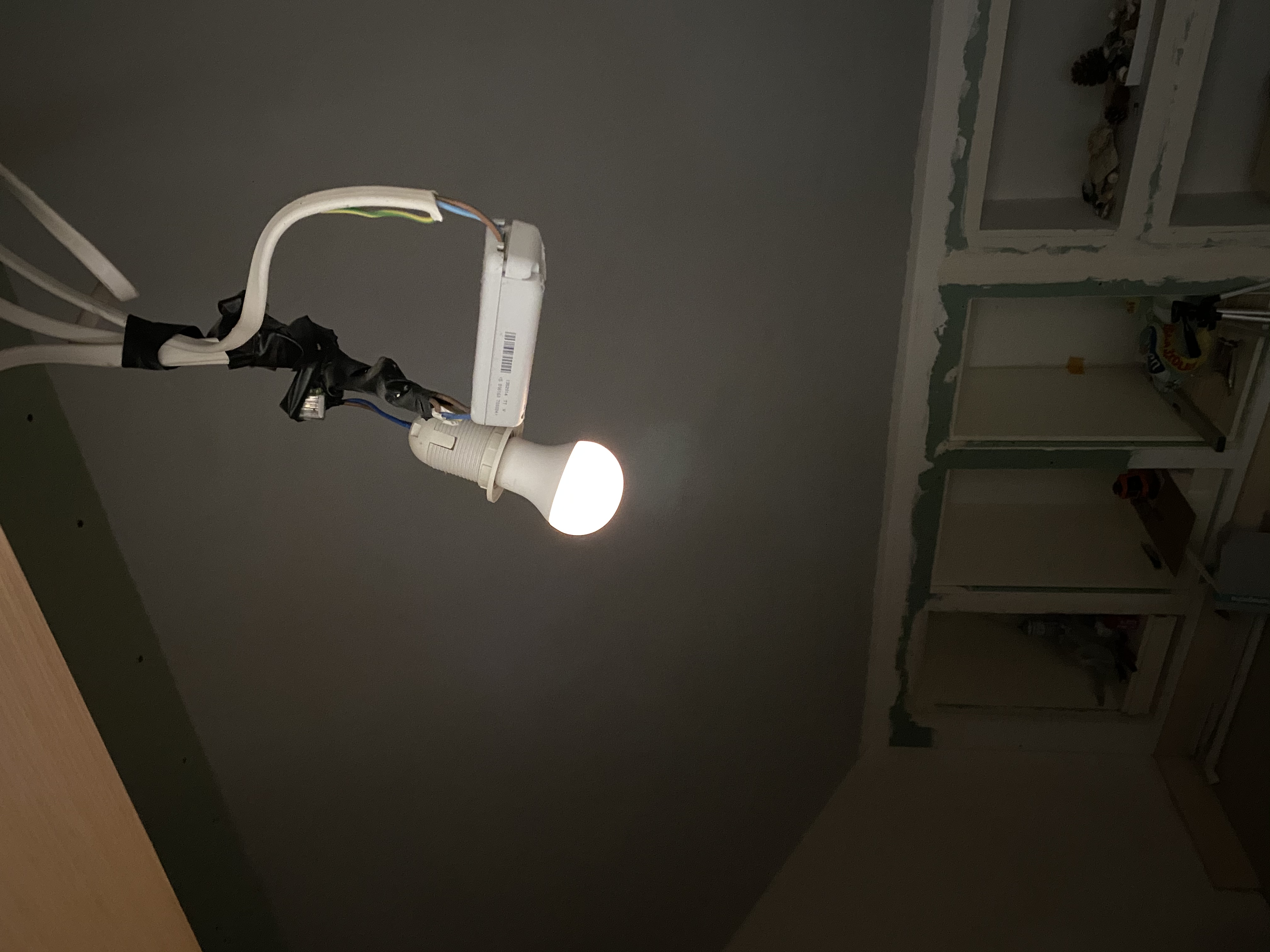 Porque Se Quedan Las Bombillas Led Encendidas Una bombilla sigue luciendo al apagarla. Ayuda - Forocoches