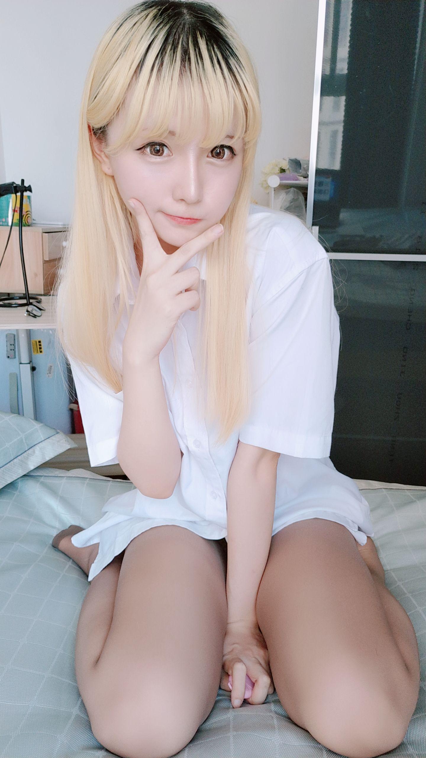 [网红Coser] 星之迟迟 《白衬衣》 写真集(22)