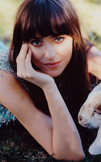 Dakota Johnson - Page 5 BpjxCw1A_o