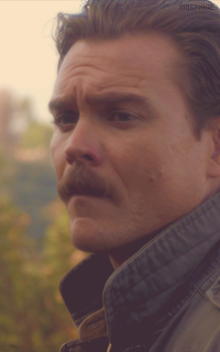 Clayne Crawford - Page 2 MtsOi33Q_o