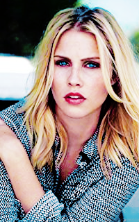 Claire Holt UdQNv7aZ_o