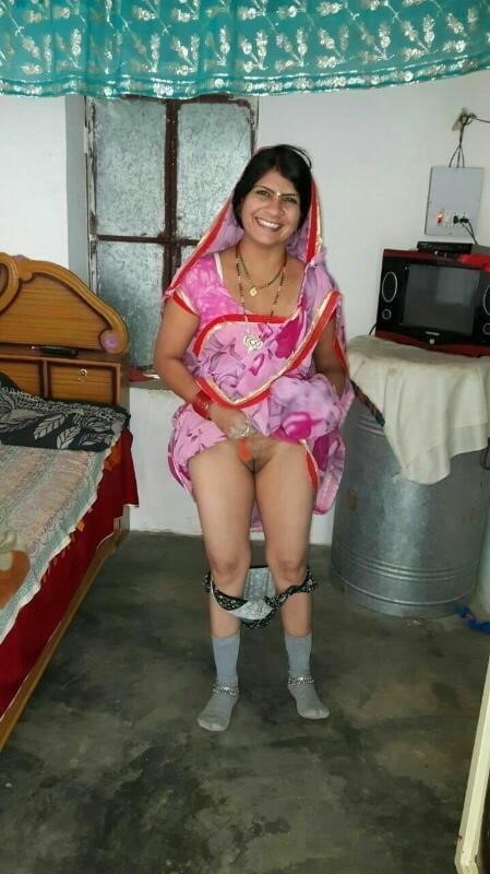 Sexy aunty in saree sex-8064