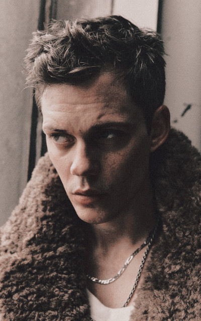 Bill Skarsgard YOAPzADN_o