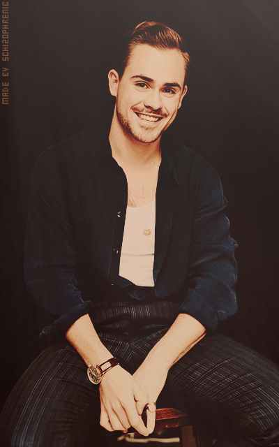 Dacre Montgomery QyA0qSSh_o