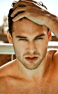 Ryan Guzman W2bLR9dz_o