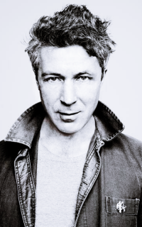 Aidan Gillen E2GFOsOc_o