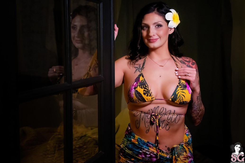 Sexiijess Suicide, Hawaiian Nights