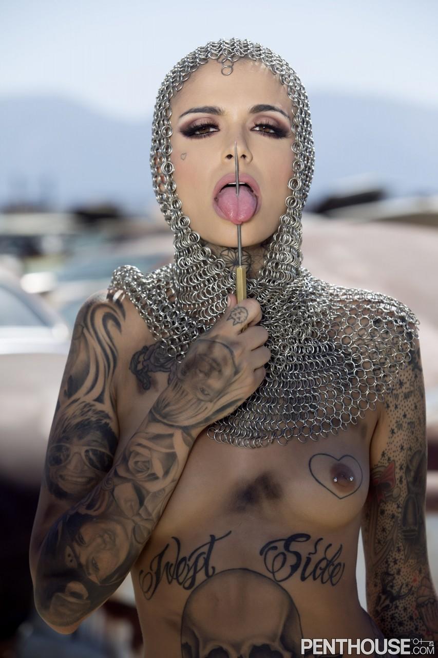 Bald inked babe Leigh Raven flaunts her small boobs and poses nude outdoors(19)