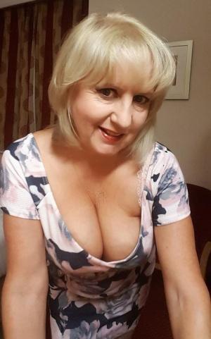 Hot mature blonde Lorna Blu exposes her big BBW tits & bald pussy on her knees