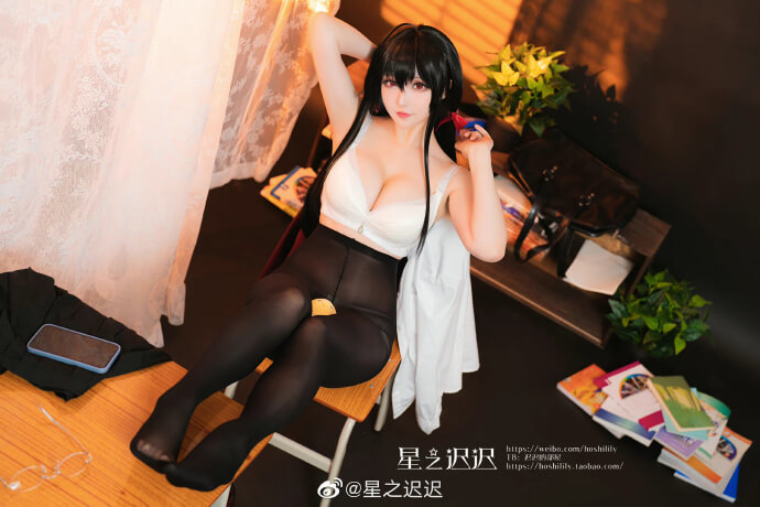 Cosplay：碧蓝航线大凤cos放学后的甜蜜时光 @星之迟迟