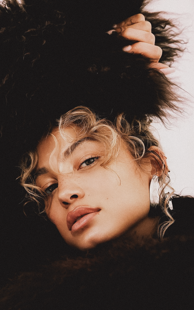 Rose Bertram YWGCPIiI_o