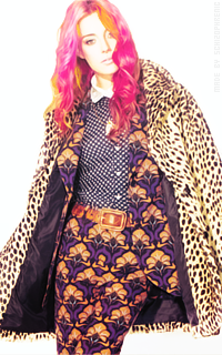 Chloe Norgaard Y8nQGrk0_o