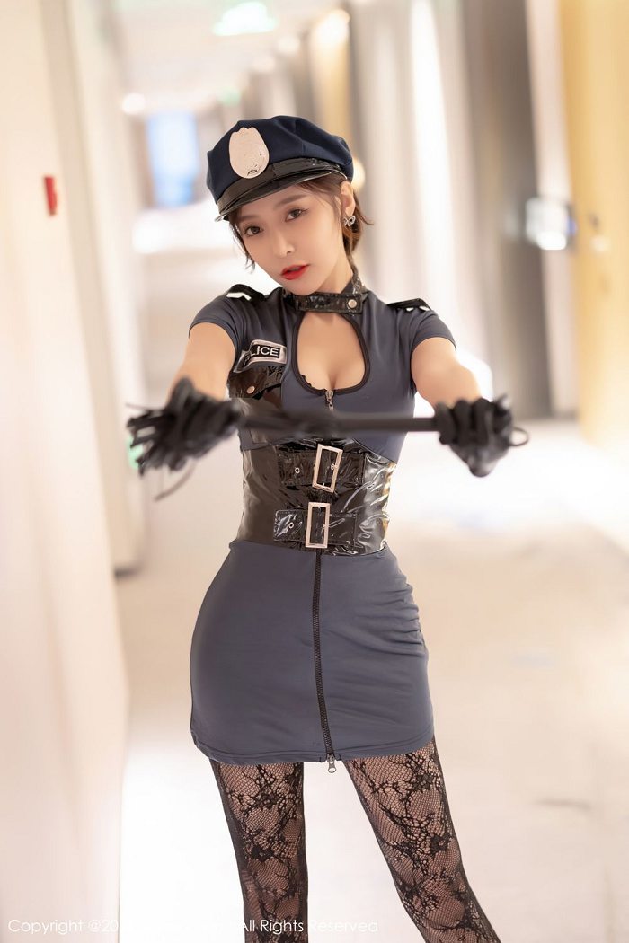 语画界王馨瑶警花制服乖乖缴械(18)