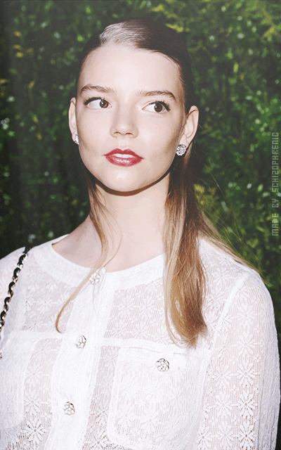 Anya Taylor-Joy EeVEPKyn_o