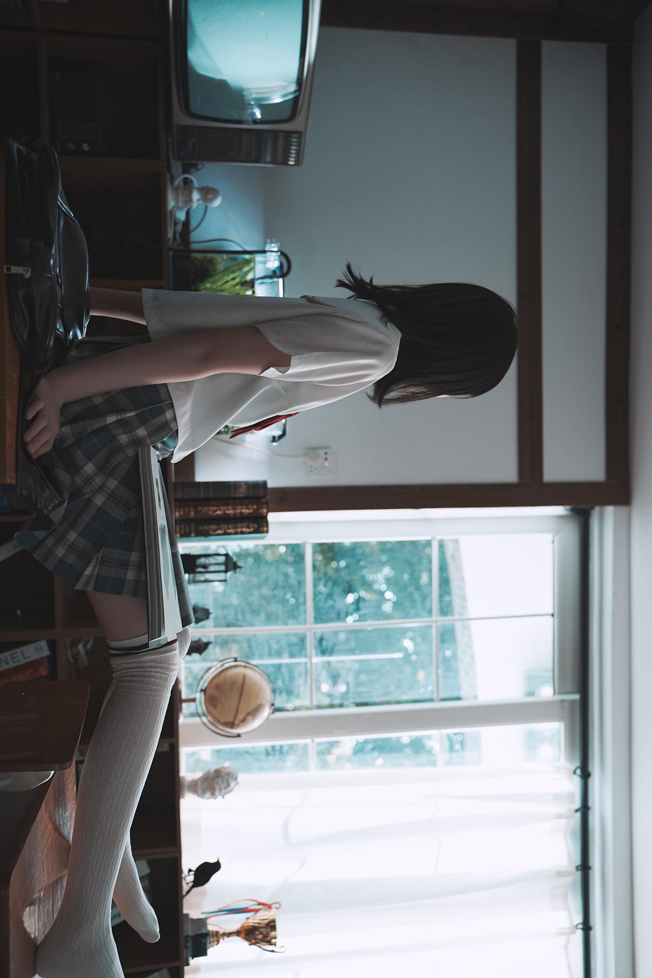 Cosplay 桜桃喵 – 教室死库水(2)