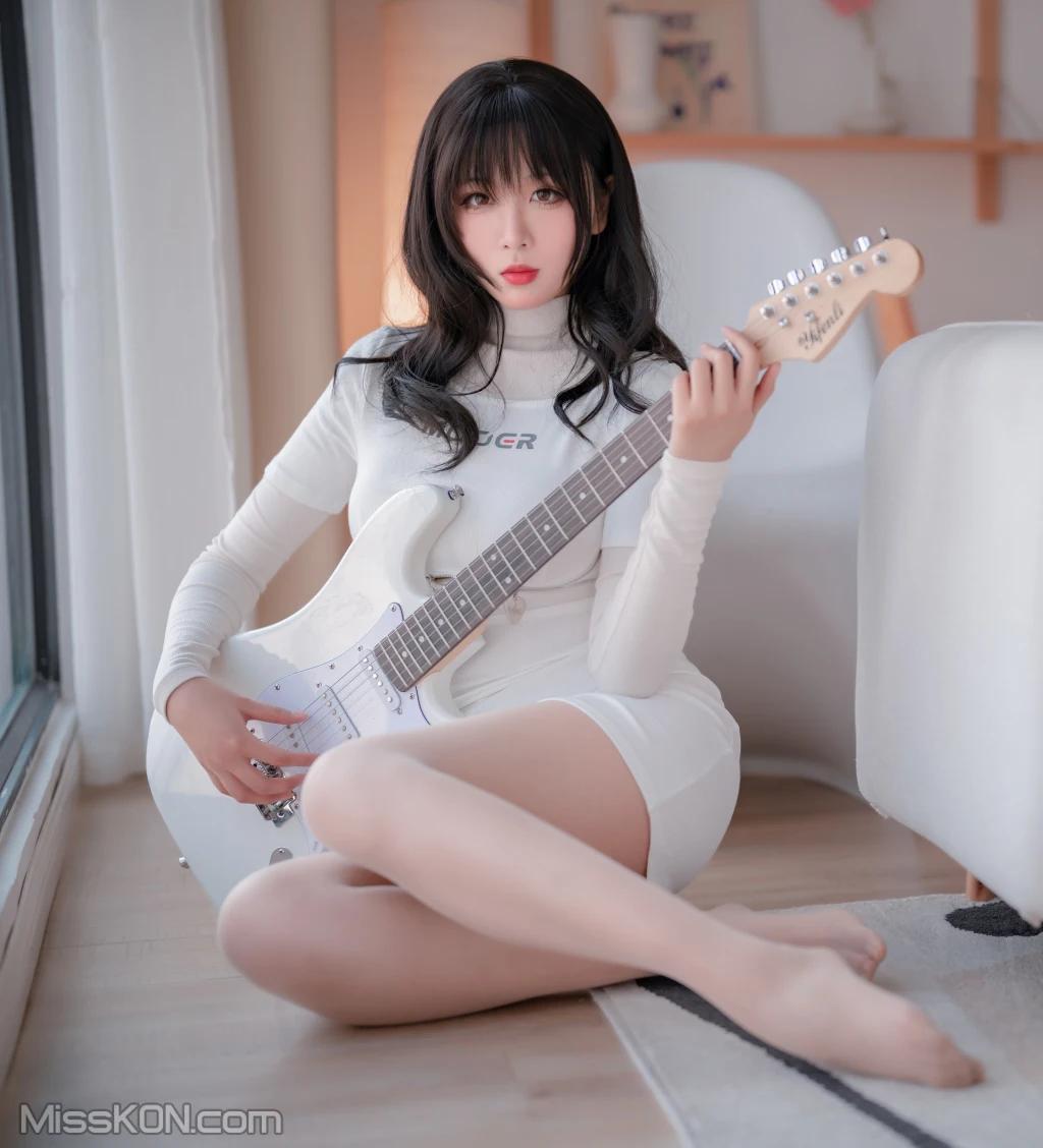 Coser@轩萧学姐: 吉他妹妹肉丝 Ukelele Sister (61 photos)(11)