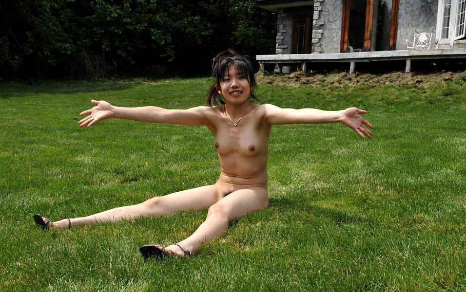 Cute Japanese teen Youzn runs around a backyard in the nude(6)