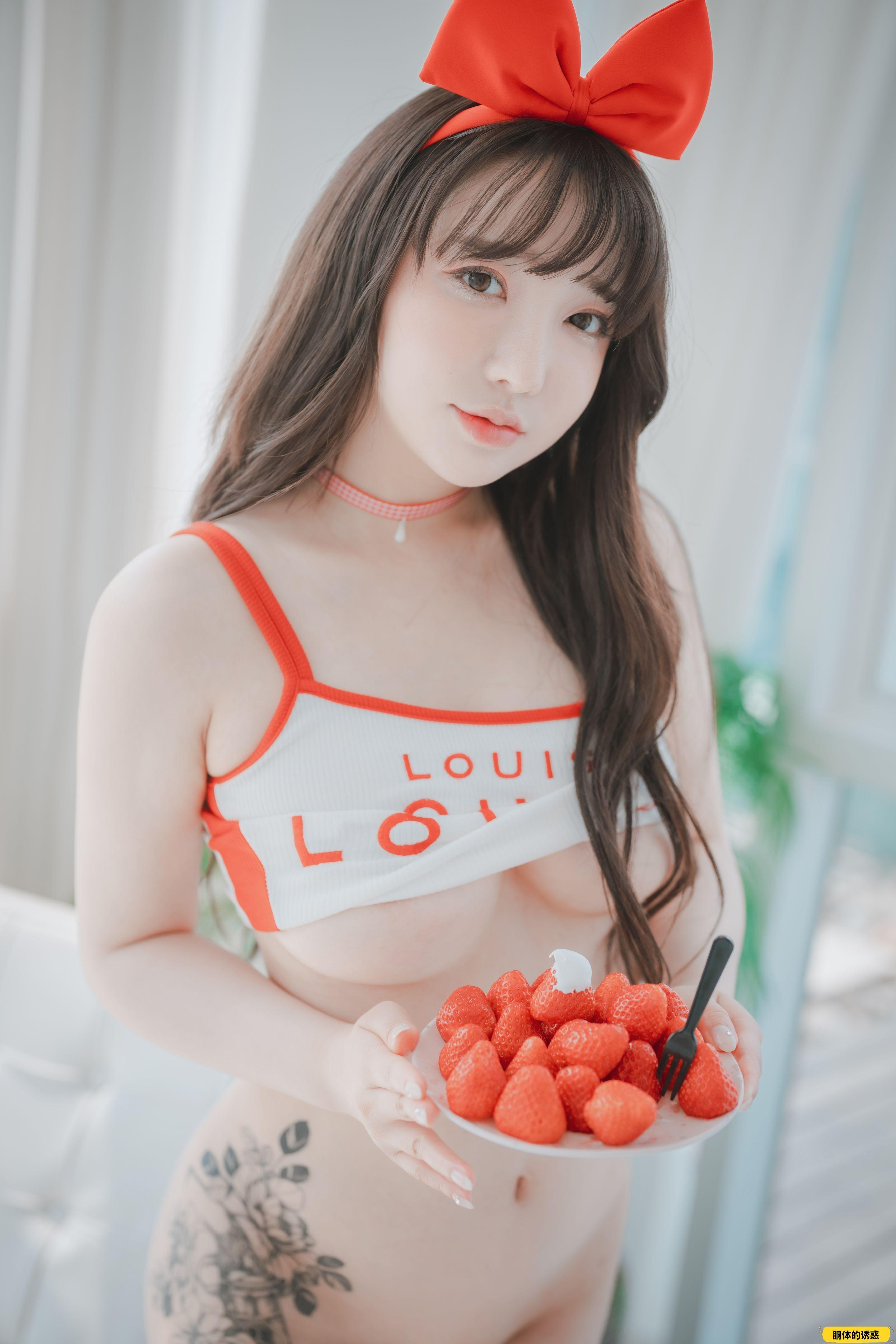 孙乐乐 Strawbeery Girl