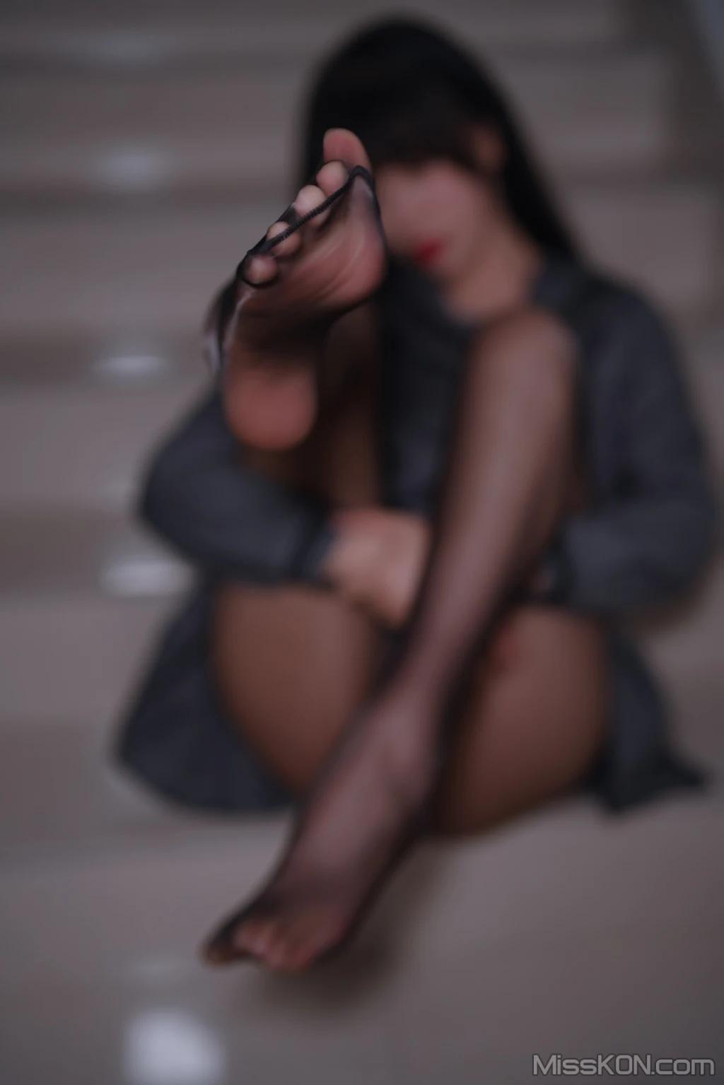 Coser@轩萧学姐: 楼道+车库 (91 photos)(33)