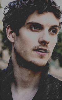 Daniel Sharman 9CMmN9XC_o