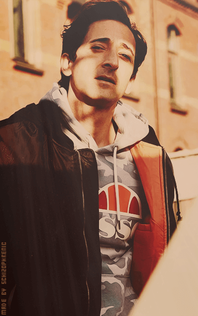 Adrien Brody Q0T7mCaE_o