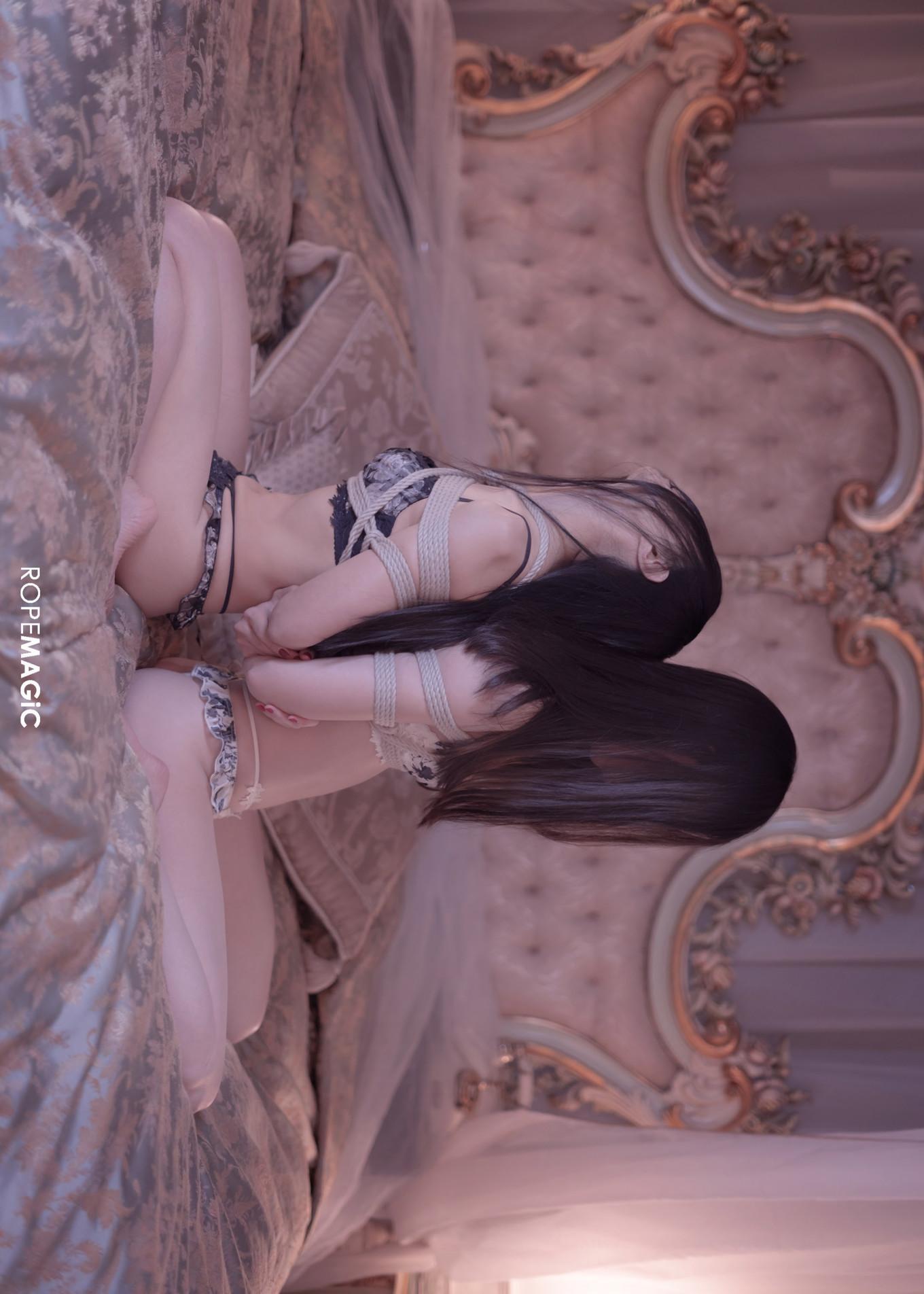 Anju & Yuki, ROPEMAGiC グラビア写真集 「Eve And Eve」(18)