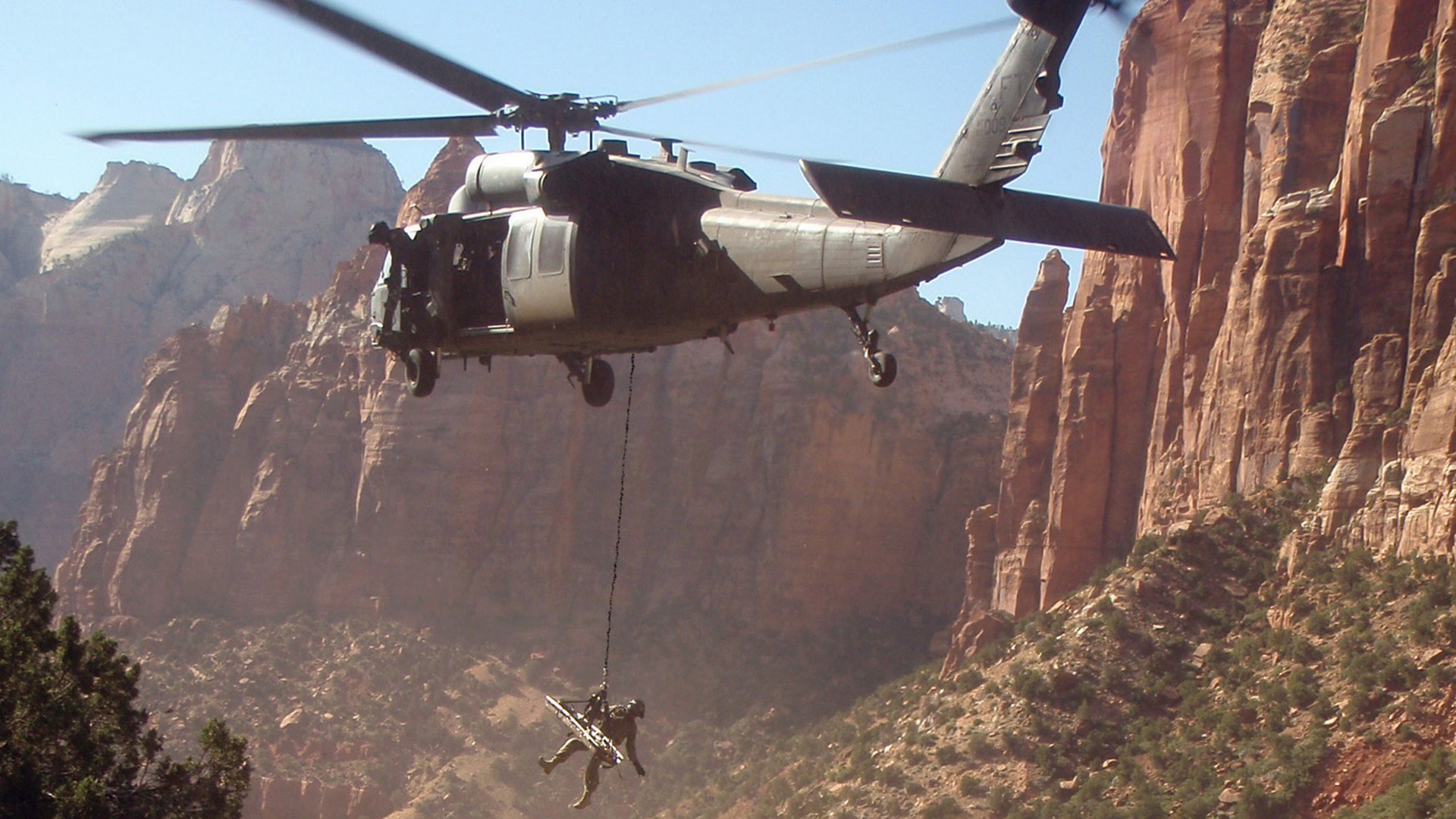 zion-helicopter-rescue2560x2048_cr_cr.jpg