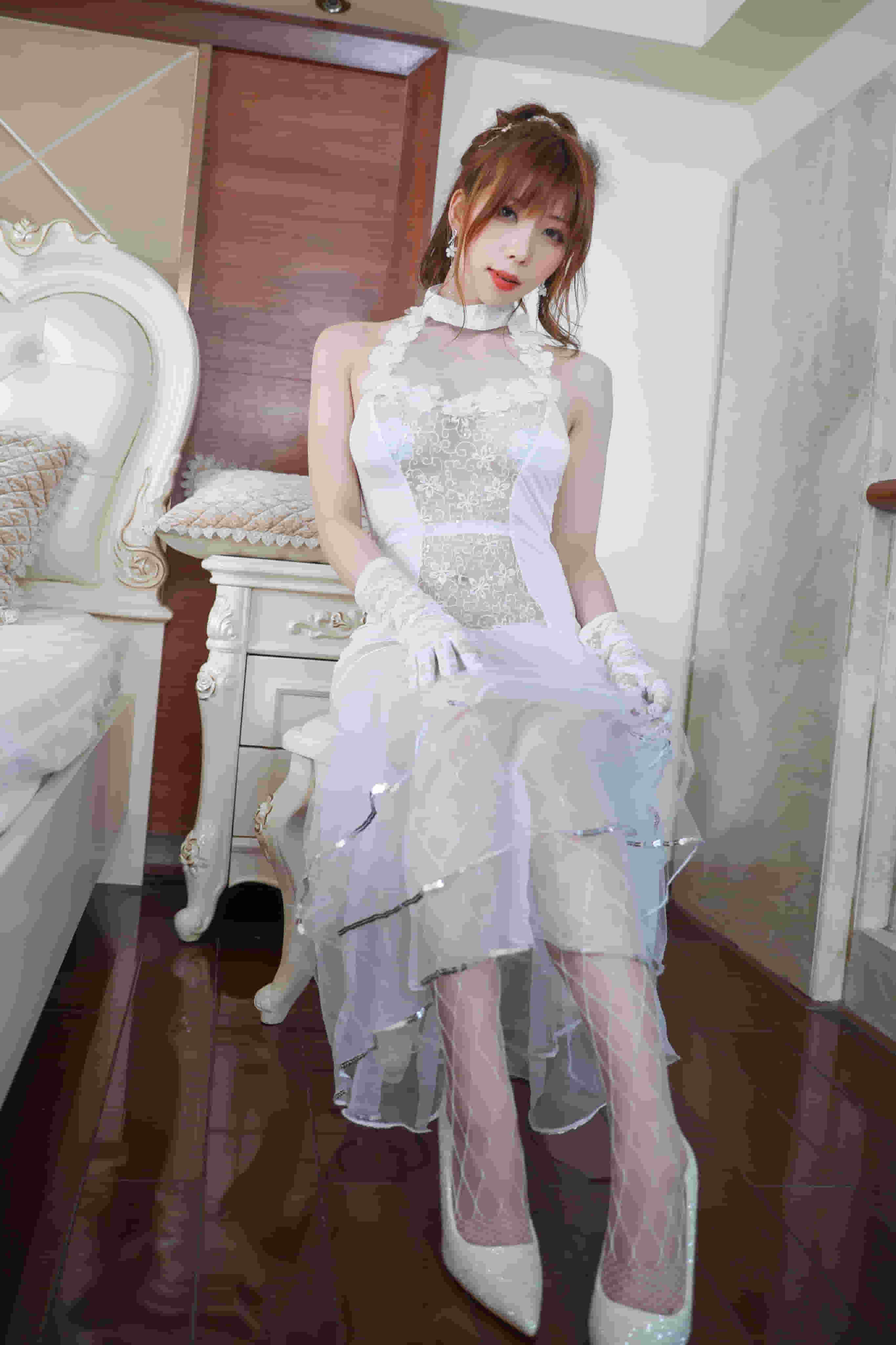 Суперпопулярная в Японии COS-Super коллекция работ Сикано Нодзоми 18 - Том 12 Белое платье