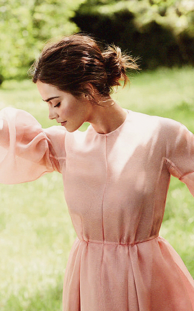 Jenna Coleman - Page 2 EMdsehtk_o