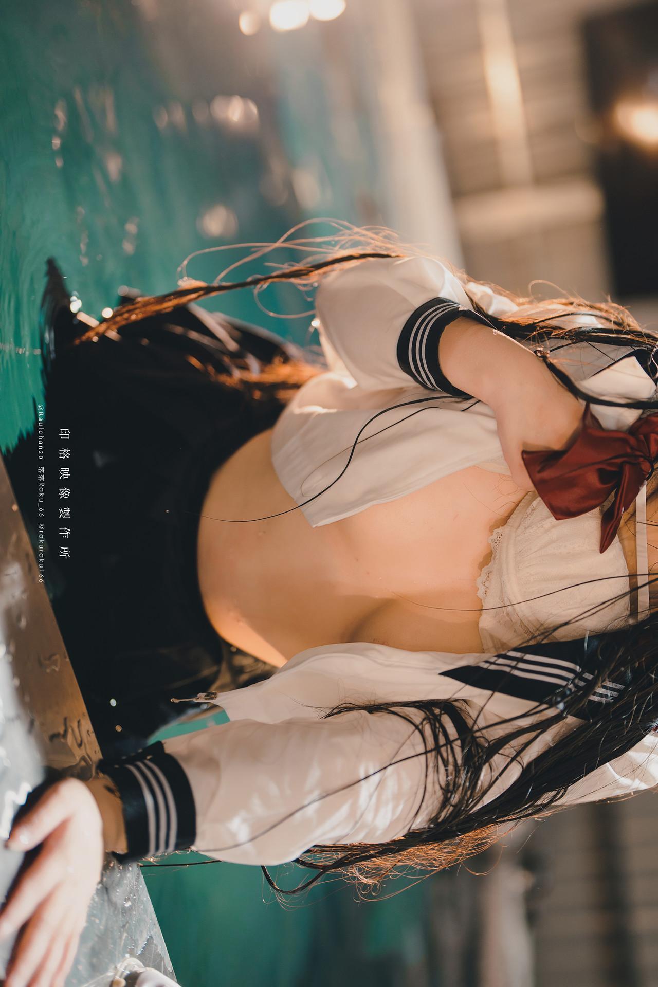 Cosplay 落落Raku – 水泳馆(49)
