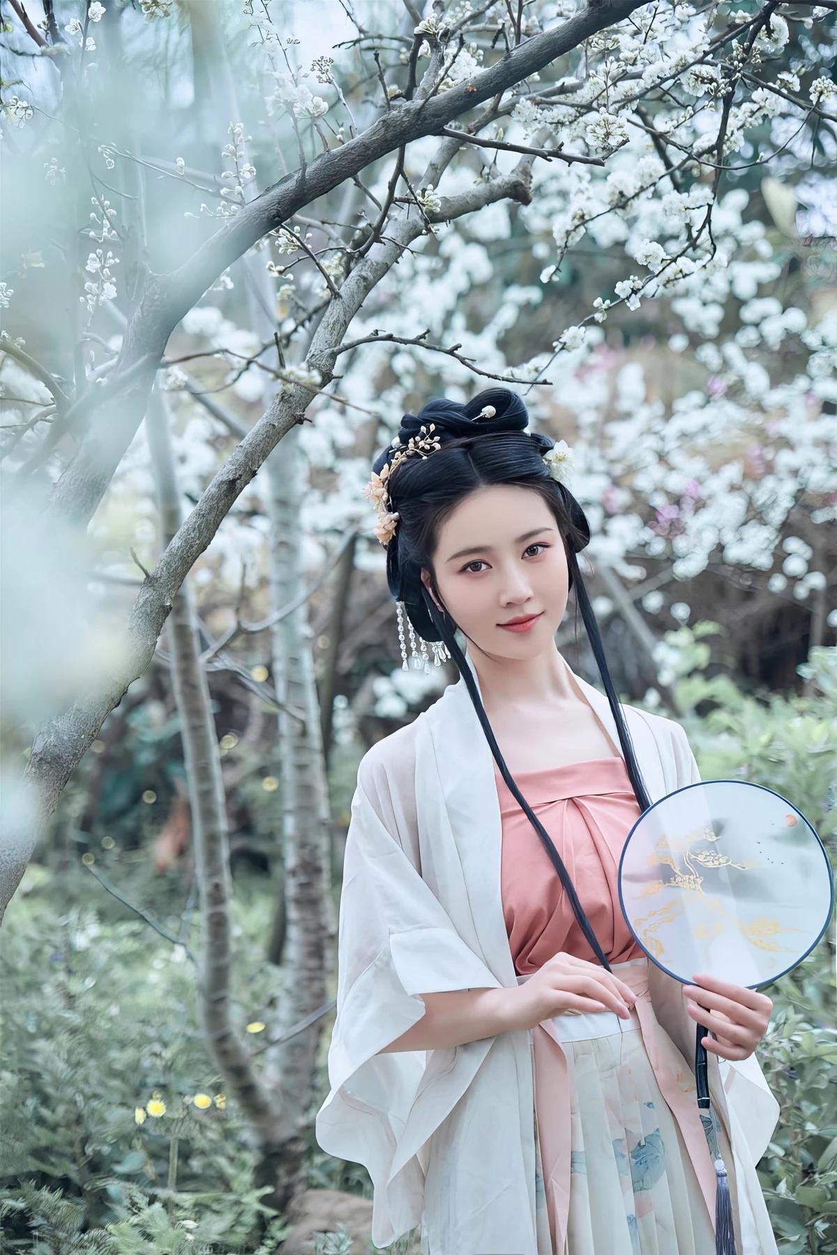 年年Nnian, 写真集 – 三月花(1)