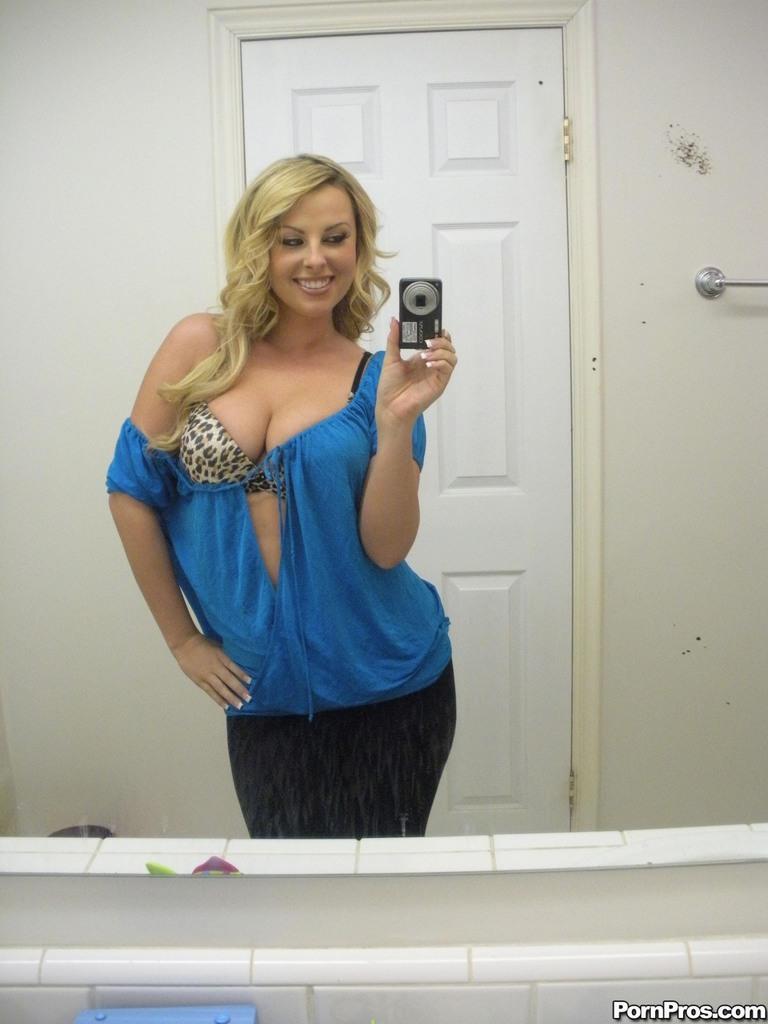 Ex-girlfriend Stephanie Blaze takes mirror selfies while getting undressed(2)