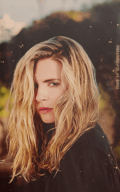 Brit Marling HGYbdcUW_o