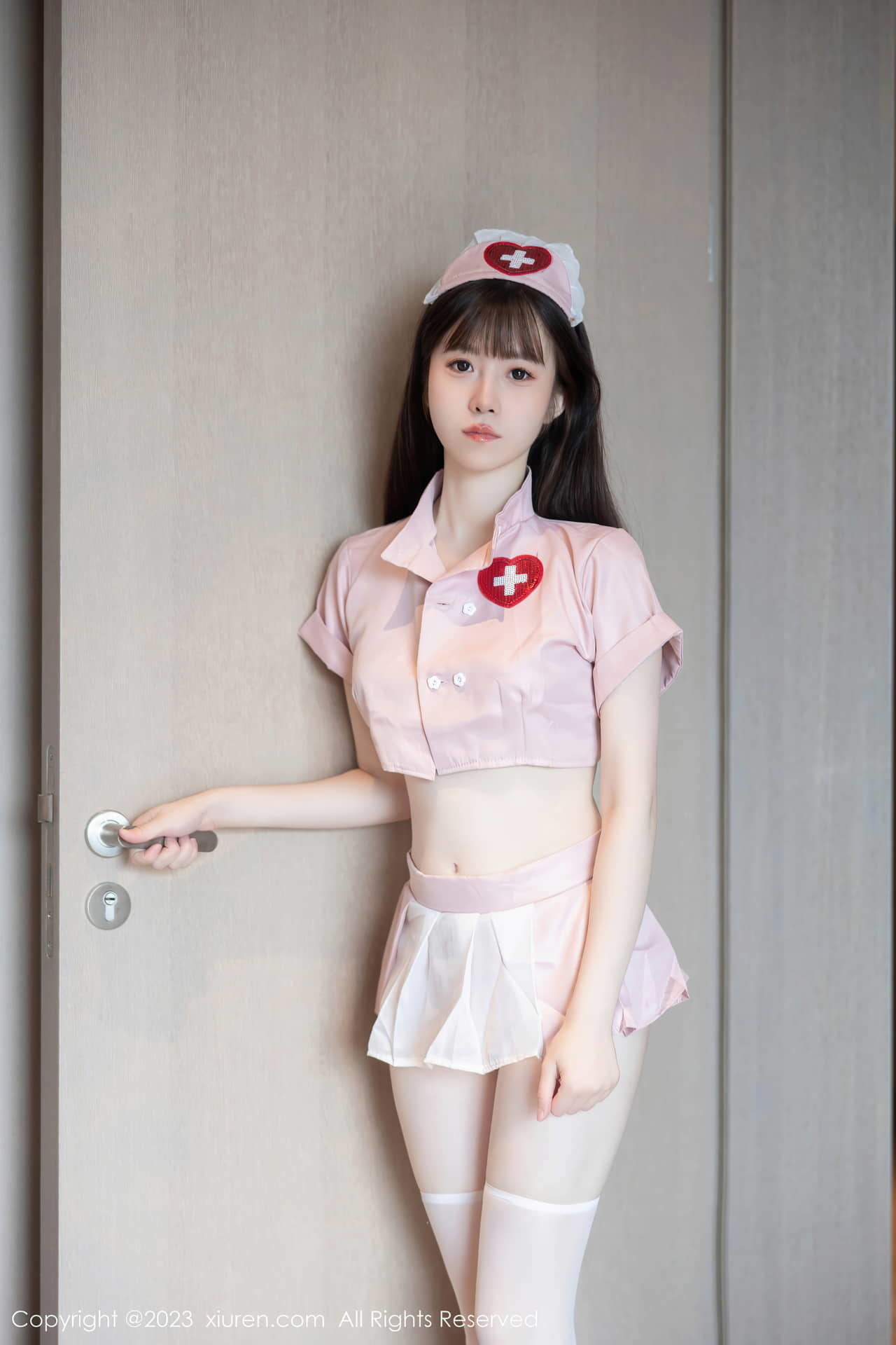 Newcomer Lin Youyou's sexy pink nurse uniform is charming and charming, her appearance is pure and sweet