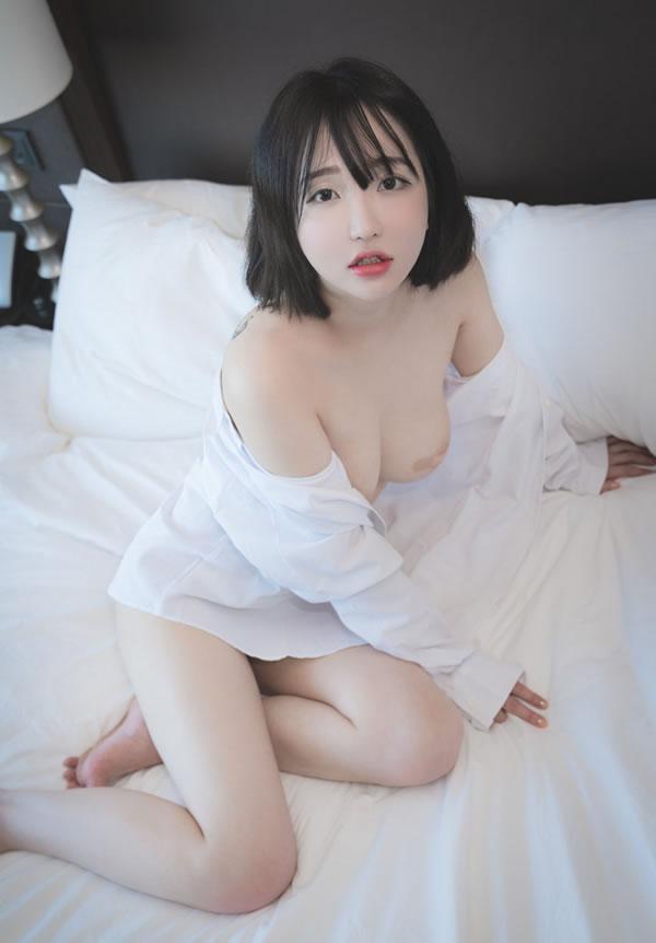 粉嫩美女孙乐乐白衣衬衫楚楚动人(21)