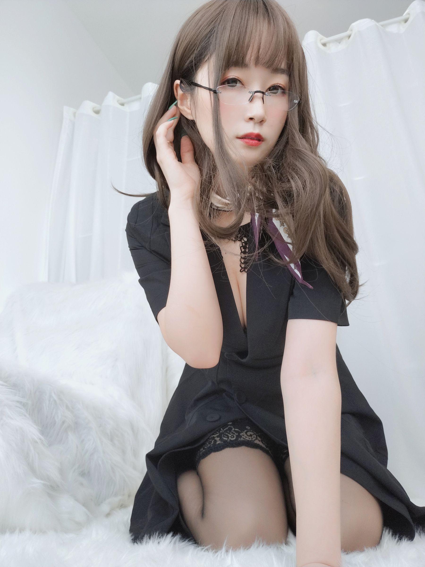 [Cosplay] Coser小姐姐白银 – OL下的内衣 写真集(33)