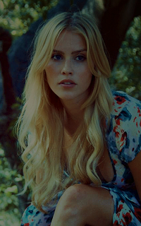 Claire Holt DhHoih3Y_o