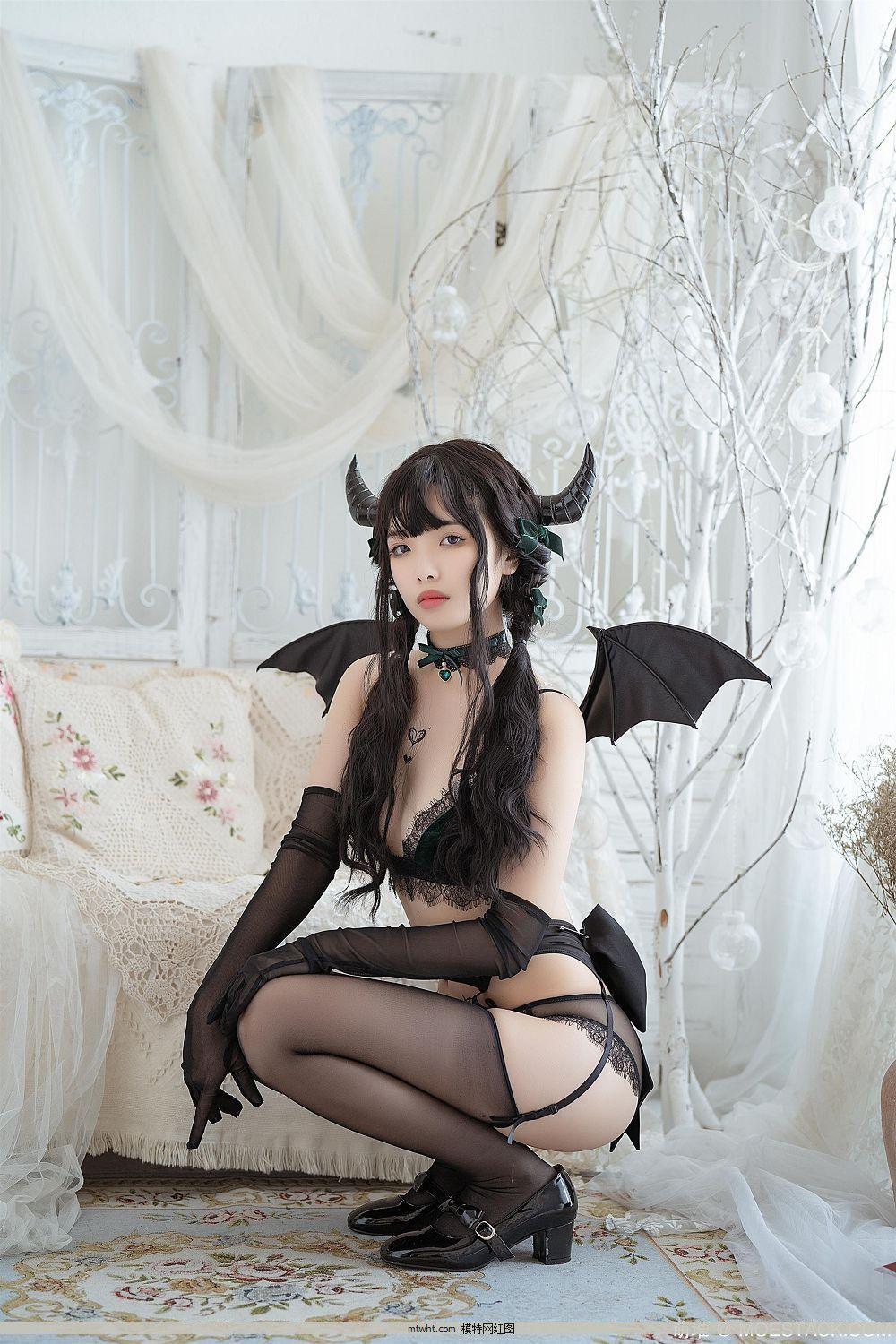 微博红人Coser2.5次元写真@雯妹 NO.021 魅魔本 Proud devil[50P](29)