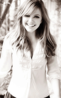 Aimee Teegarden 1VIJhkEQ_o