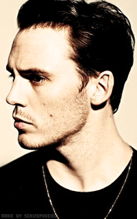 Sam Claflin ANMu5u3I_o